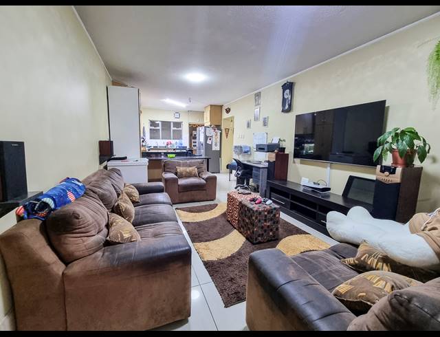 3 BEDROOM APARTMENT FOR SALE IN PARLOCK